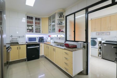 Apartamento à venda com 258m², 4 quartos e 5 vagasCozinha