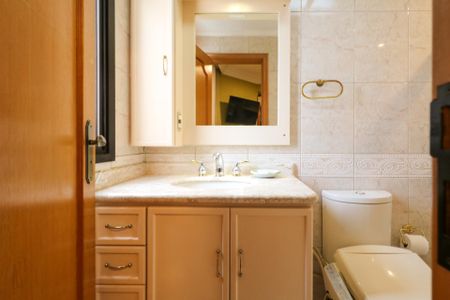 Apartamento à venda com 258m², 4 quartos e 5 vagasBanheiro da Suíte 2