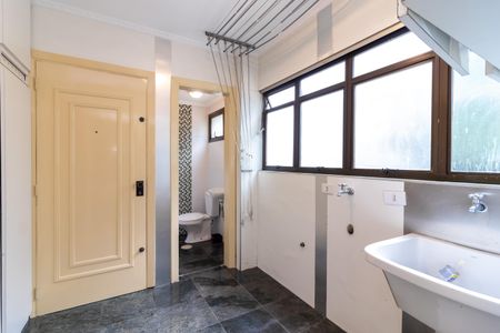 Apartamento à venda com 200m², 4 quartos e 3 vagas Apartamento à venda com 200m², 4 quartos e 3 vagasÁrea de Serviço