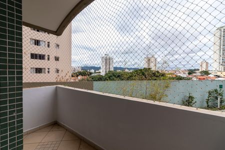 Apartamento à venda com 200m², 4 quartos e 3 vagas Apartamento à venda com 200m², 4 quartos e 3 vagasVaranda das Suítes 3 e 4