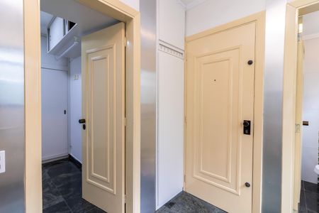 Apartamento à venda com 200m², 4 quartos e 3 vagas Apartamento à venda com 200m², 4 quartos e 3 vagasÁrea de Serviço