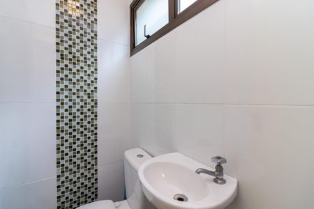 Apartamento à venda com 200m², 4 quartos e 3 vagas Apartamento à venda com 200m², 4 quartos e 3 vagasBanheiro de Serviço