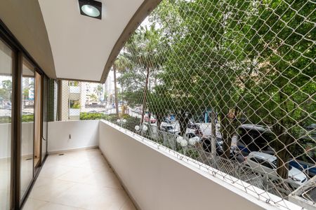 Apartamento à venda com 200m², 4 quartos e 3 vagas Apartamento à venda com 200m², 4 quartos e 3 vagasVaranda da Sala de Estar
