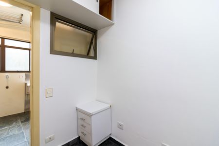 Apartamento à venda com 200m², 4 quartos e 3 vagas Apartamento à venda com 200m², 4 quartos e 3 vagasQuarto de Serviço