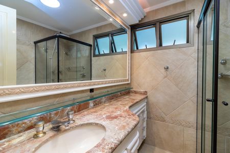 Apartamento à venda com 200m², 4 quartos e 3 vagas Apartamento à venda com 200m², 4 quartos e 3 vagasBanheiro da Suíte 4