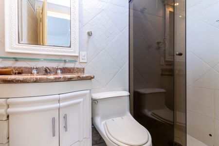 Apartamento à venda com 200m², 4 quartos e 3 vagas Apartamento à venda com 200m², 4 quartos e 3 vagasBanheiro da Suíte 3