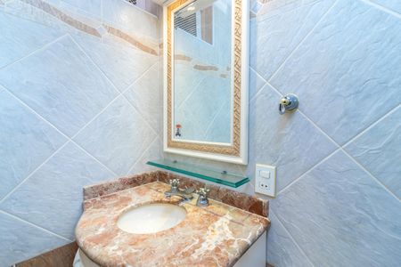 Apartamento à venda com 200m², 4 quartos e 3 vagas Apartamento à venda com 200m², 4 quartos e 3 vagasBanheiro da Suíte 2