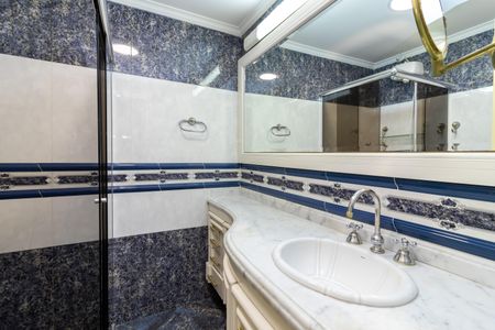 Apartamento à venda com 200m², 4 quartos e 3 vagas Apartamento à venda com 200m², 4 quartos e 3 vagasBanheiro da Suíte 1