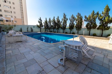 Apartamento à venda com 200m², 4 quartos e 3 vagas Apartamento à venda com 200m², 4 quartos e 3 vagasÁrea comum - Piscina