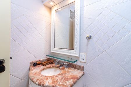 Apartamento à venda com 200m², 4 quartos e 3 vagas Apartamento à venda com 200m², 4 quartos e 3 vagasBanheiro da Suíte 3