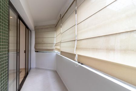 Apartamento à venda com 200m², 4 quartos e 3 vagas Apartamento à venda com 200m², 4 quartos e 3 vagasVaranda da Sala de Jantar