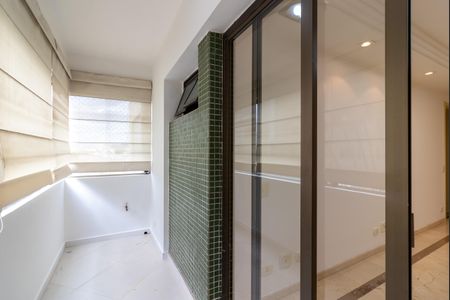 Apartamento à venda com 200m², 4 quartos e 3 vagas Apartamento à venda com 200m², 4 quartos e 3 vagasVaranda da Sala de Jantar