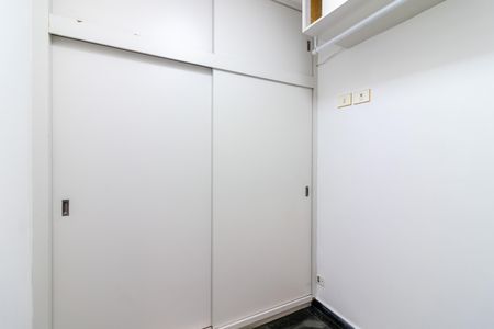 Apartamento à venda com 200m², 4 quartos e 3 vagas Apartamento à venda com 200m², 4 quartos e 3 vagasQuarto de Serviço