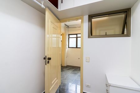 Apartamento à venda com 200m², 4 quartos e 3 vagas Apartamento à venda com 200m², 4 quartos e 3 vagasQuarto de Serviço