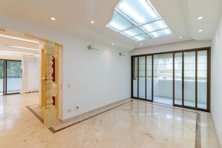 Apartamento à venda com 200m², 4 quartos e 3 vagas Apartamento à venda com 200m², 4 quartos e 3 vagasSala de Jantar