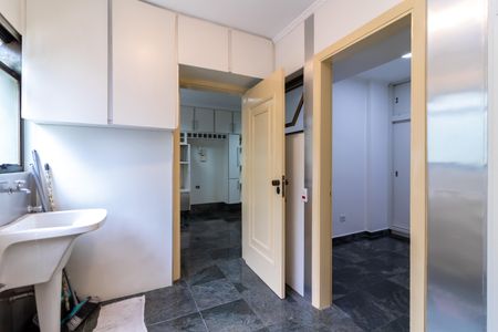 Apartamento à venda com 200m², 4 quartos e 3 vagas Apartamento à venda com 200m², 4 quartos e 3 vagasÁrea de Serviço