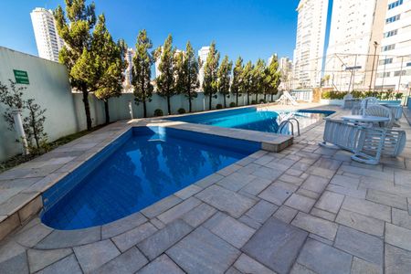 Apartamento à venda com 200m², 4 quartos e 3 vagas Apartamento à venda com 200m², 4 quartos e 3 vagasÁrea comum - Piscina