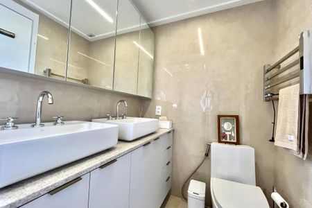 Apartamento à venda com 106m², 2 quartos e 2 vagas Apartamento à venda com 106m², 2 quartos e 2 vagasBanheiro 2 da Suíte 1
