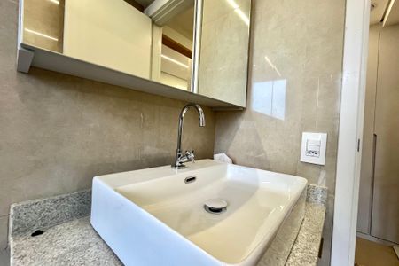 Apartamento à venda com 106m², 2 quartos e 2 vagas Apartamento à venda com 106m², 2 quartos e 2 vagasBanheiro 1 da Suíte 1