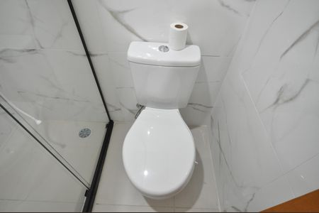 Banheiro de apartamento à venda com 1 quarto, 33m² em Vila Mazzei, São Paulo