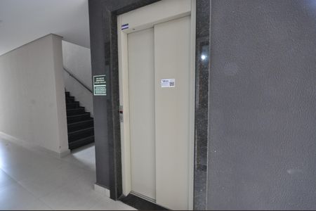 Apartamento à venda com 33m², 1 quarto e sem vagaElevador e escada de acesso