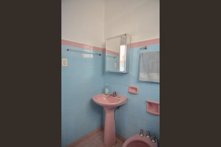 Casa à venda com 94m², 2 quartos e 1 vagaBanheiro Social