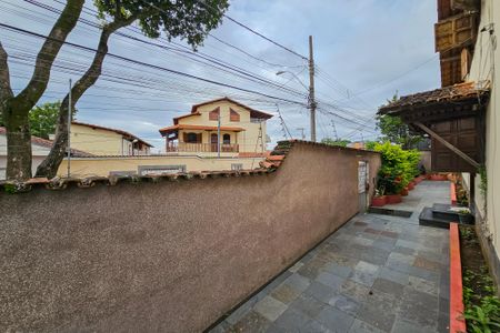 Casa à venda com 371m², 4 quartos e 4 vagas Casa à venda com 371m², 4 quartos e 4 vagasVaranda