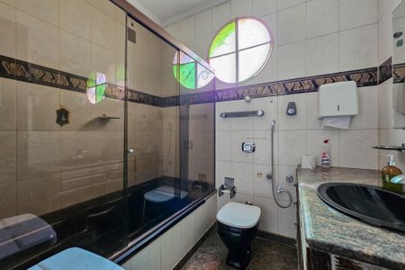 Banheiro de casa à venda com 3 quartos, 371m² em Planalto, Belo Horizonte