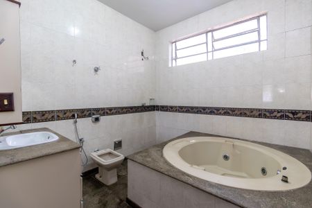 Casa à venda com 210m², 3 quartos e 4 vagasBanheiro da Suíte