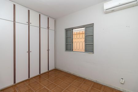 Casa à venda com 210m², 3 quartos e 4 vagasQuarto 2