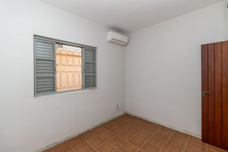 Quarto 2 de casa à venda com 3 quartos, 210m² em São João Batista, Belo Horizonte