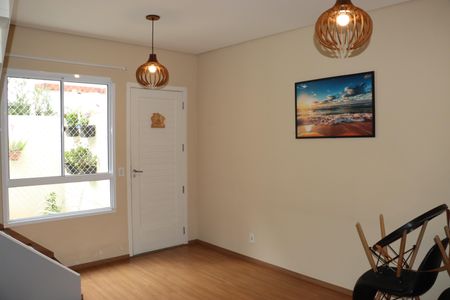 Casa de Condomínio para alugar com 2 quartos, 70m² em Vila Monte Serrat, Cotia