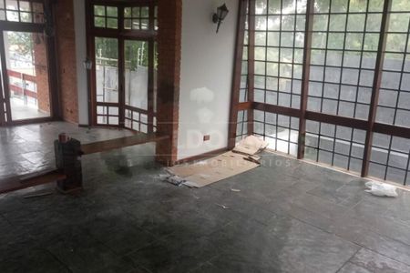 Casa à venda com 4 quartos, 250m² em Interlagos, São Paulo