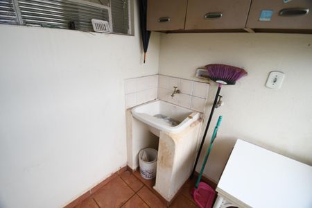 Casa à venda com 147m², 2 quartos e 1 vagaÁrea de Serviço