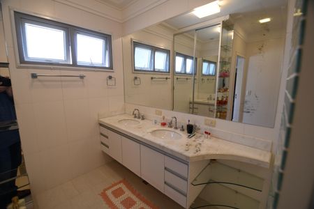 Casa de condomínio à venda com 527m², 5 quartos e 5 vagasBanheiro Suíte