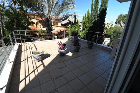 Casa de condomínio à venda com 527m², 5 quartos e 5 vagasQuarto 3 - Suíte Sacada