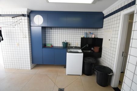 Casa de condomínio à venda com 527m², 5 quartos e 5 vagasÁrea de Serviço