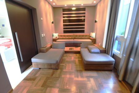 Casa de condomínio à venda com 527m², 5 quartos e 5 vagasSala de TV