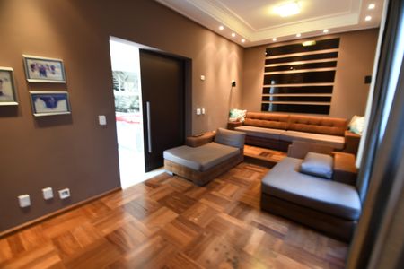 Casa de condomínio à venda com 527m², 5 quartos e 5 vagasSala de TV