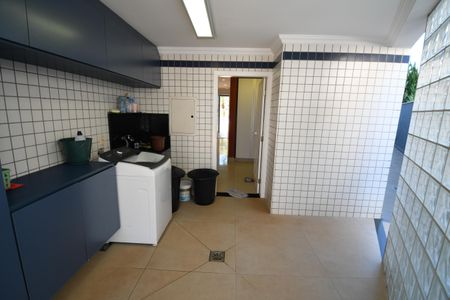 Casa de condomínio à venda com 527m², 5 quartos e 5 vagasÁrea de Serviço