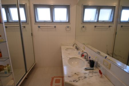 Casa de condomínio à venda com 527m², 5 quartos e 5 vagasBanheiro Suíte