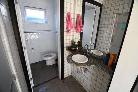 Casa de condomínio à venda com 527m², 5 quartos e 5 vagasBanheiro da Piscina