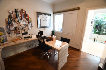 Casa de condomínio à venda com 527m², 5 quartos e 5 vagasEscritório