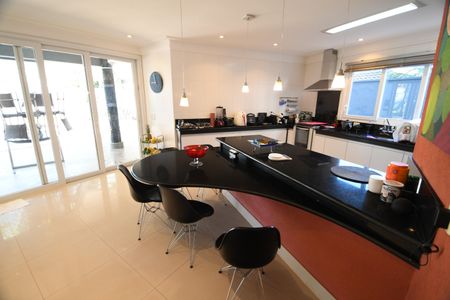 Casa de condomínio à venda com 527m², 5 quartos e 5 vagasCozinha