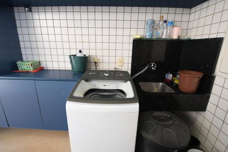 Casa de condomínio à venda com 527m², 5 quartos e 5 vagasÁrea de Serviço