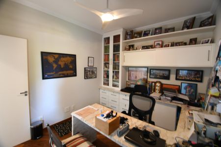 Casa de condomínio à venda com 527m², 5 quartos e 5 vagasEscritório