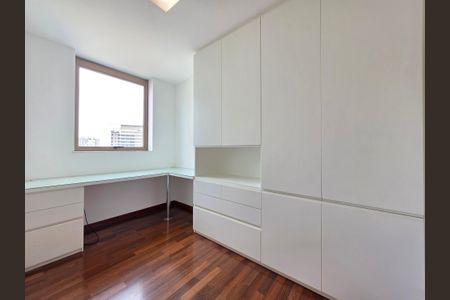 Apartamento para alugar com 280m², 4 quartos e 4 vagasQuarto de serviço 