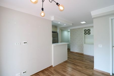 Sala / Cozinha de apartamento à venda com 2 quartos, 54m² em Santo Amaro, São Paulo