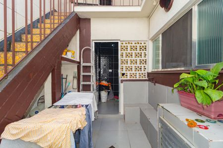 Casa de condomínio à venda com 230m², 5 quartos e 1 vagaQuintal