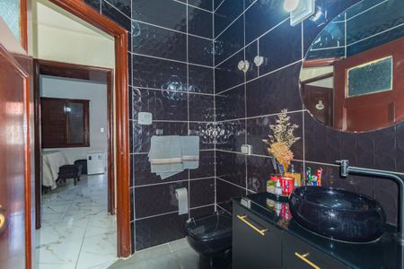 Casa de condomínio à venda com 230m², 5 quartos e 1 vagaBanheiro